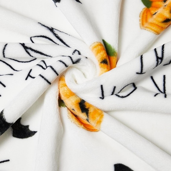 NWT RAE DUNN Halloween/Seasonal Trick or Treat Soft Plush Blanket Throw 50x70 - Picture 6 of 6